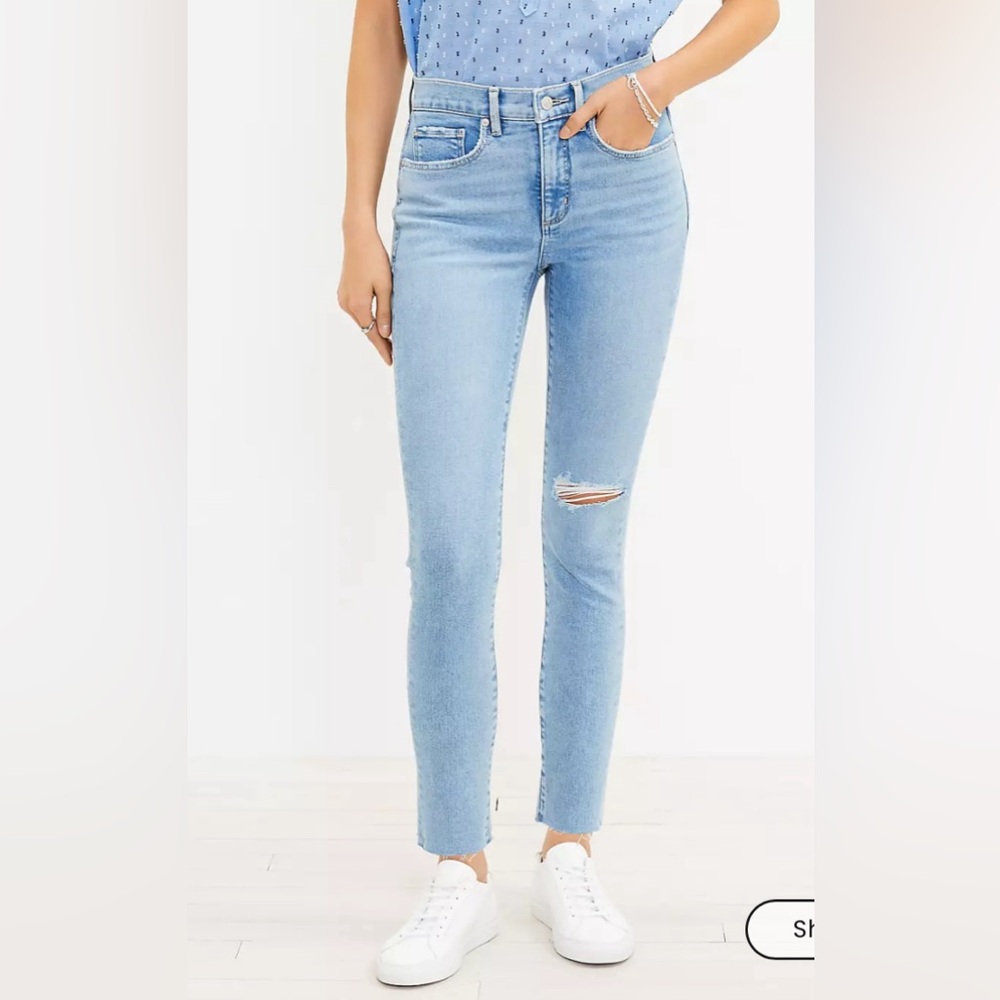 LOFT | Distressed Mid Rise Skinny Jeans | Size 0 / 25 | Authentic Light Indigo